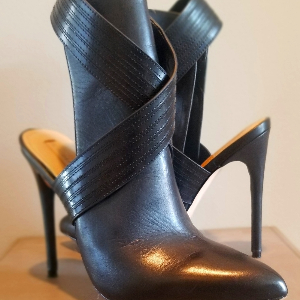 BCBGMAXAZRIA Black HH Open Back